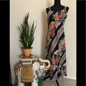 Hawaiian muʻumuʻu (dress).  🐬👙☀️